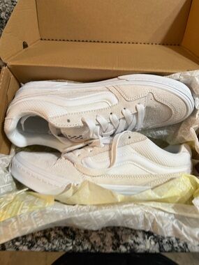 Vans  Caldrone Suede/Mesh White Athletic Sneakers Women’s